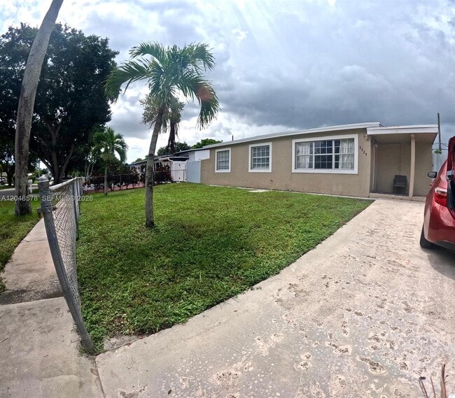 Building Photo - 5720 SW 38th Ct