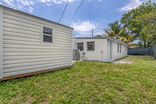 Building Photo - 1313 SW 37th Ave