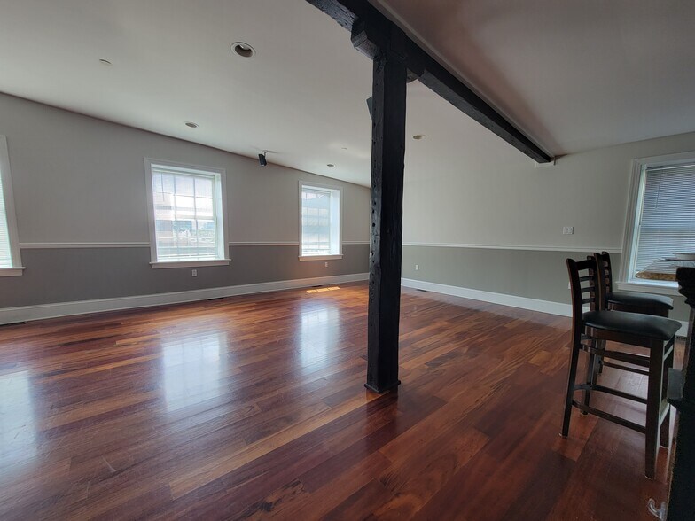 Building Photo - 19 W Girard Ave