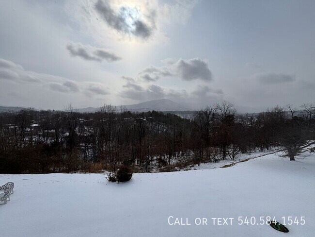 Building Photo - 3776 Kenwick Trail