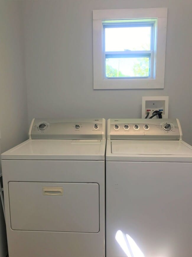 Building Photo - Adorable Rental located in South Hill