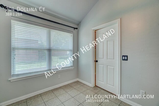 Building Photo - 204 Dollina Ct