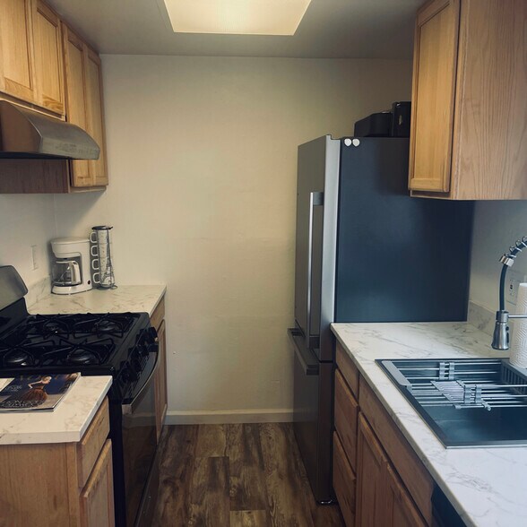 Building Photo - 1990 Benita Dr