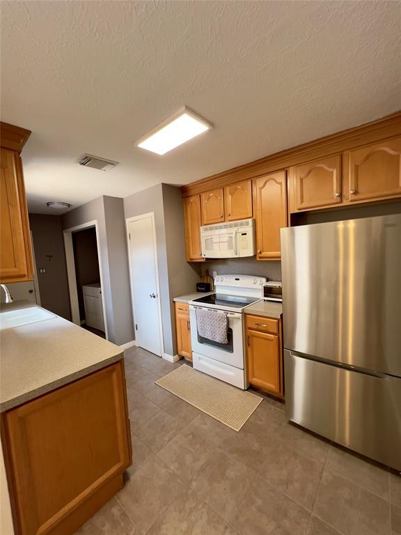 Building Photo - 510 Birdsong Dr