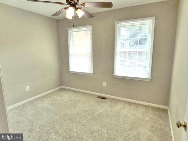 Building Photo - 10127 Ebenshire Ct