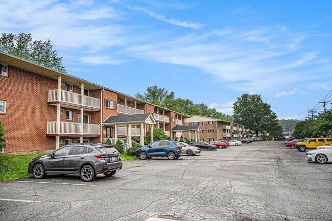 Building Photo - Almont Terrace