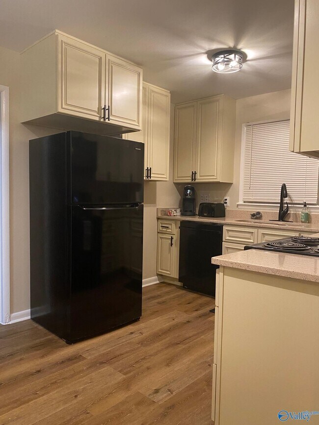 Building Photo - 2201 Shady Ln Dr NW