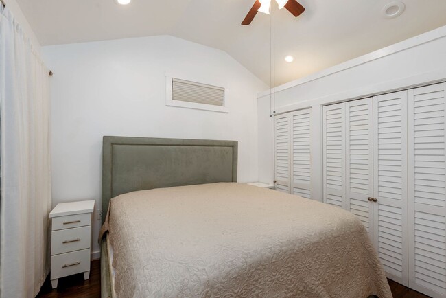 Building Photo - 2 Bedroom, 2 Bath in Homewood