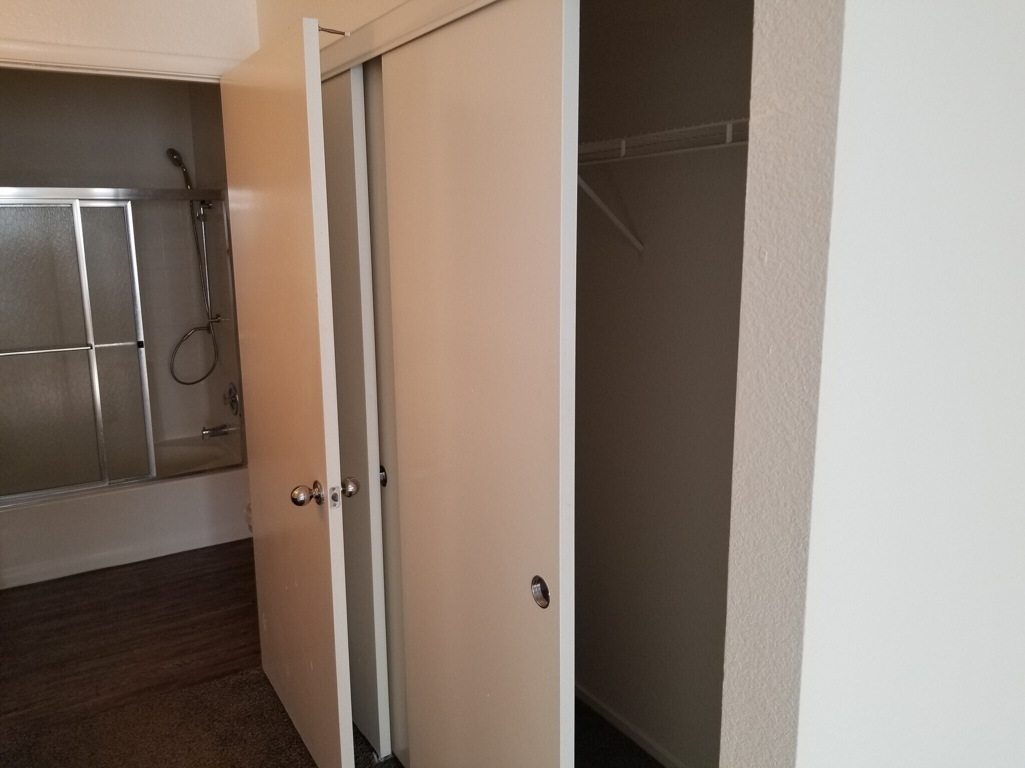 Building Photo - 8070 W Russell Rd