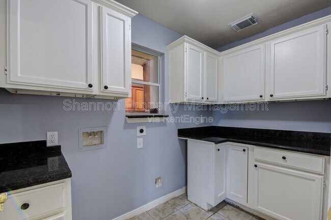 Building Photo - 3403 Kerr Ln