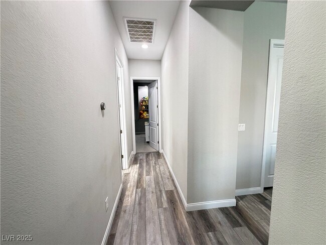 Building Photo - 8480 Warbonnet Way