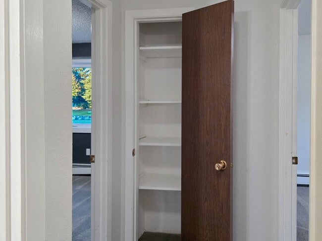 Building Photo - 2 Bed/1Ba Condo