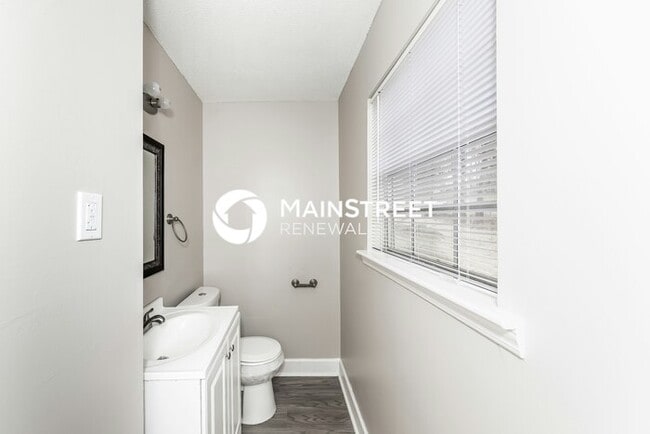 Building Photo - 3 Bedroom Pet-Friendly Home in Birmingham, AL with Main Street Renewal