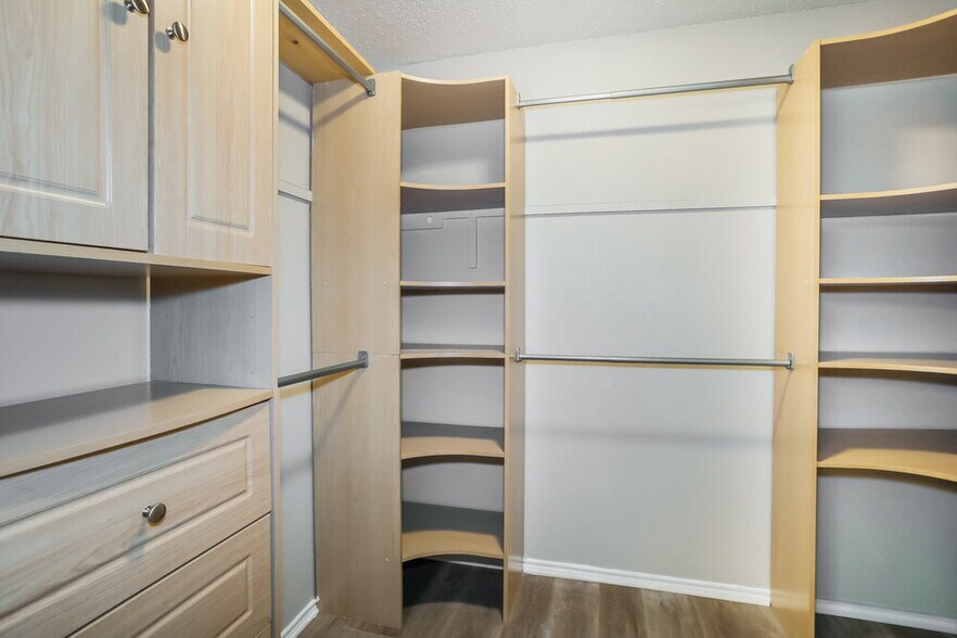 Building Photo - 1824 Lariat Dr