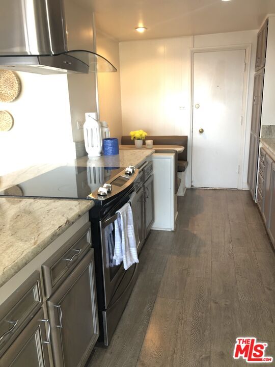 Building Photo - 23914 De Ville Way