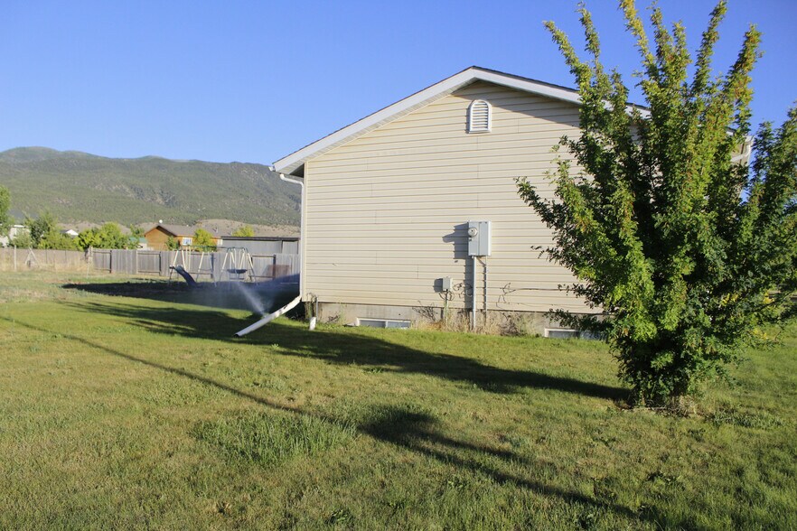 Side view - 4616 N Tumbleweed Dr