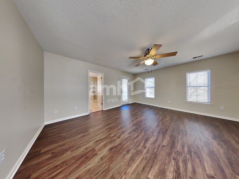 Building Photo - 62 Creek Bend Dr