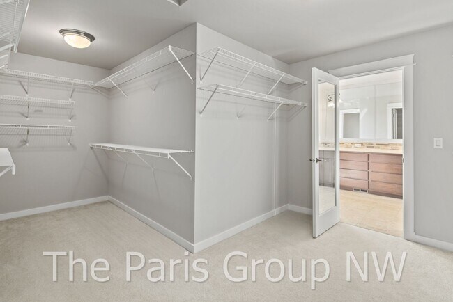 Building Photo - Stunning 3438sf Newcastle Craftsman Near T...
