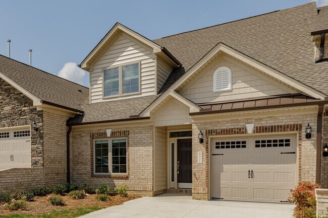 Building Photo - Brand new Luxurious 3 bedroom 3 bath + LOFT townhouse in Stone Gate community High Point. Master ...