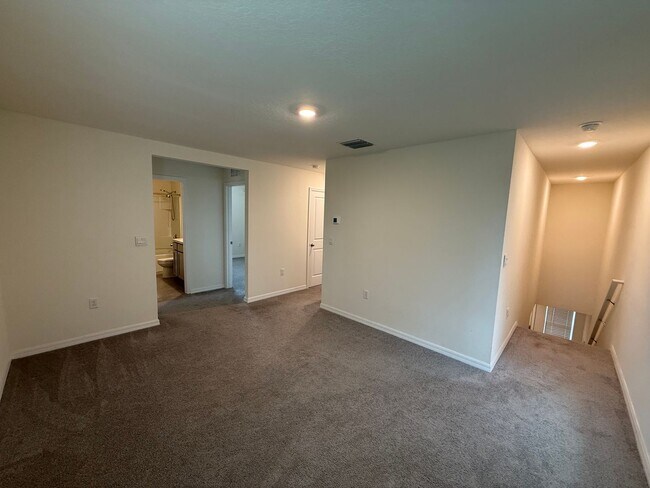 Building Photo - Newly built 3 bedroom home in a quiet Cul-...