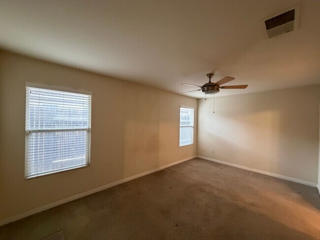 Building Photo - Take a look at this Gorgeous NW Bakersfield Home