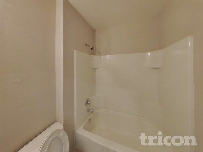 Building Photo - 6632 Seaway Dr