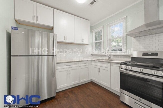 Building Photo - 3556 Main St