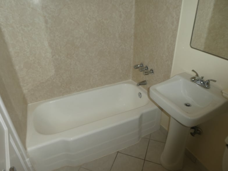 Building Photo - 6222 Hazeltine Ave