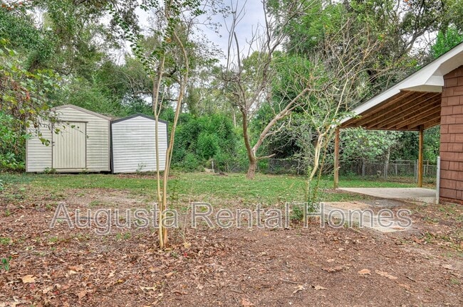 Building Photo - 323 Pineview Dr