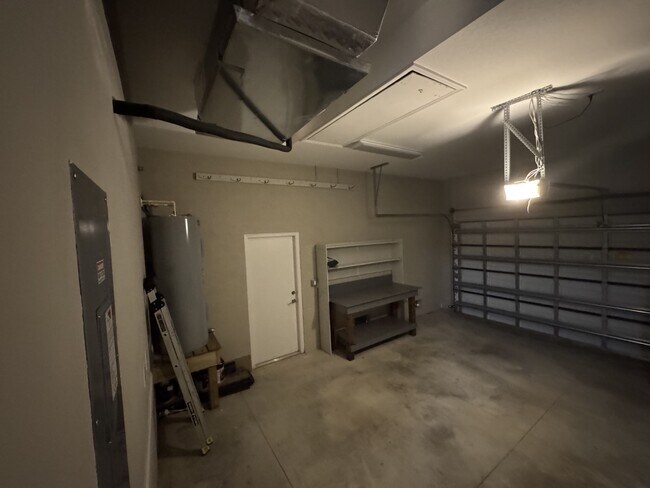 Building Photo - 4310 Zenith Rd