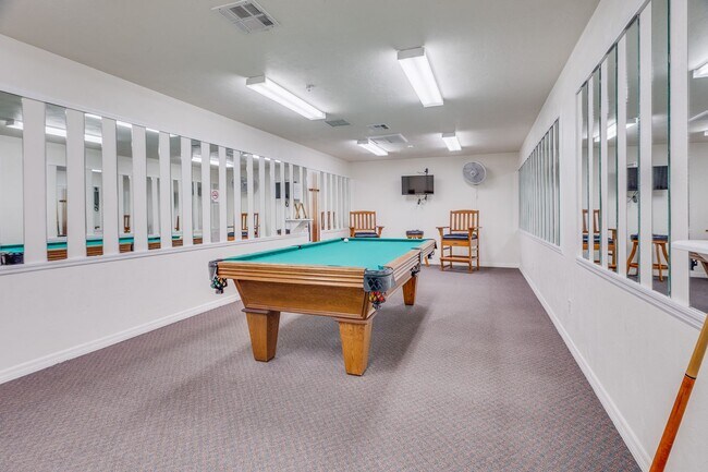 Building Photo - Direct Oceanfront Furnished/Unfurnished Co...