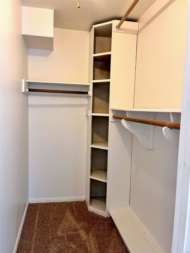 Building Photo - 1914 Indian Shores Rd