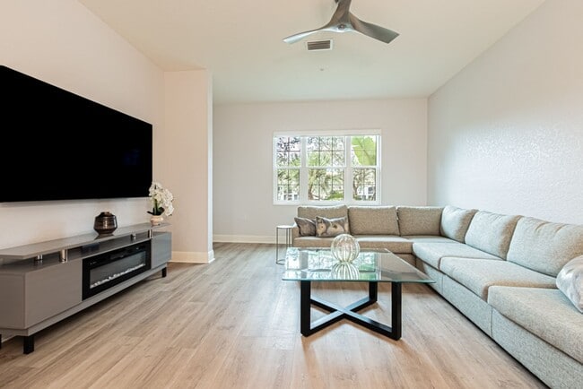 Building Photo - Seasonal Fully Furnished Home in Fiddler's Creek - AVAIL NOW-MAY