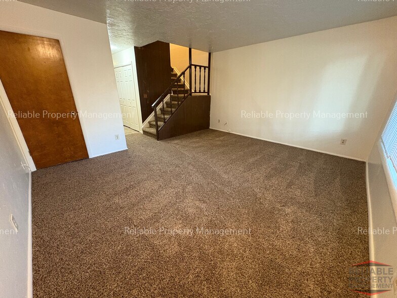 Building Photo - 1519 Laprele St