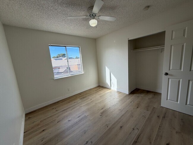 Building Photo - 4-BEDROOM HOUSE. REMODELED KITCHEN-NO HOA!