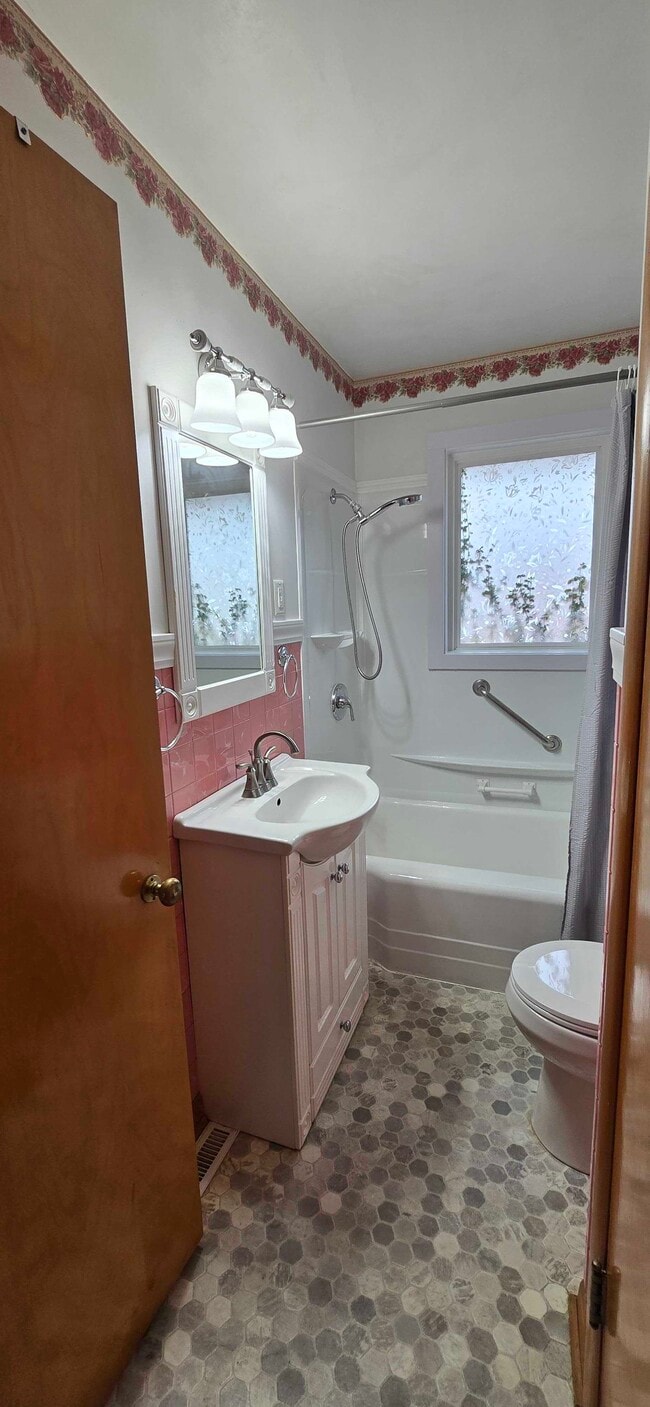 Building Photo - 107 N 2nd Ave