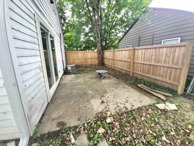 Building Photo - 1512 W Havens St