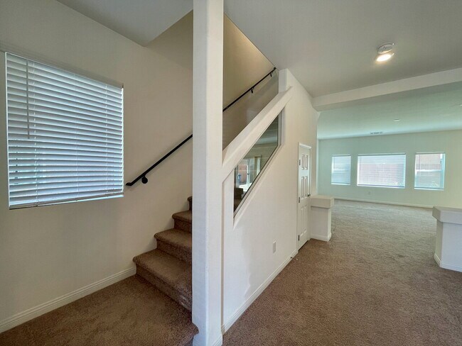 Building Photo - BEAUTIFUL 5 BED 3.5 BATH 3 FLOORS 2 CAR GARAGE SINGLE FAMILY HOME W/ LARGE LOFT & BACKYARD FOR RENT!