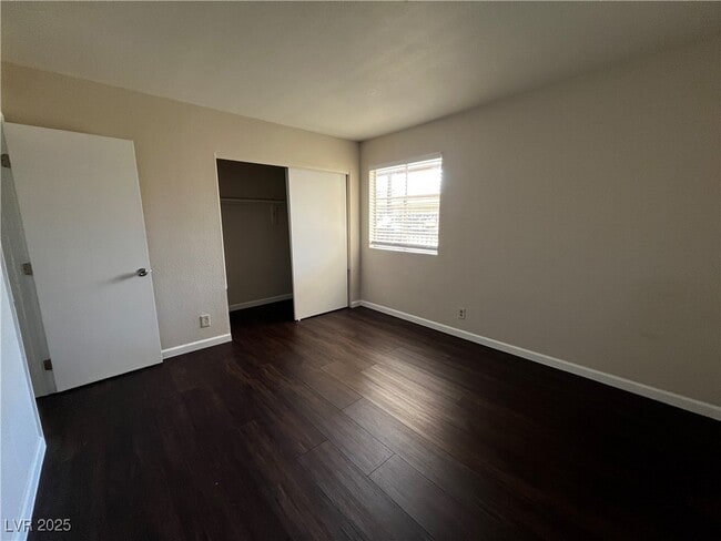 Building Photo - 5021 River Glen Dr