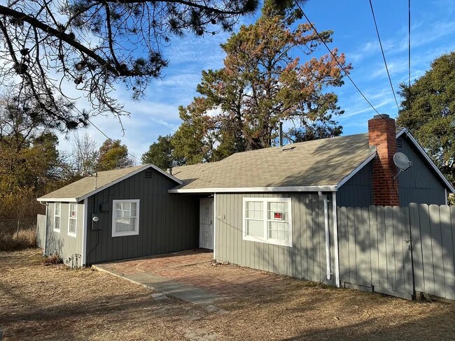 Building Photo - 1240 Lewis Ave
