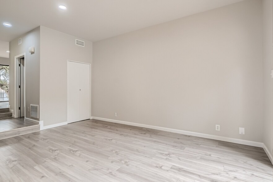 Building Photo - 8642 Fredericksburg Rd