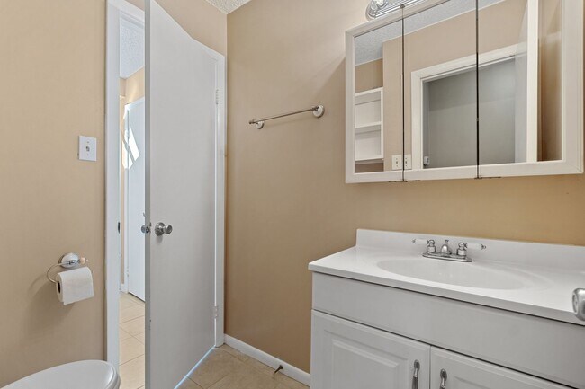 Building Photo - 4421 Smokey Lake Dr