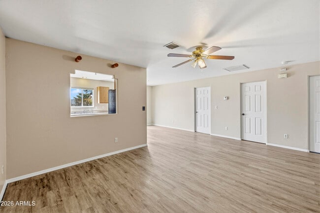 Building Photo - 7131 E Thrush Ln