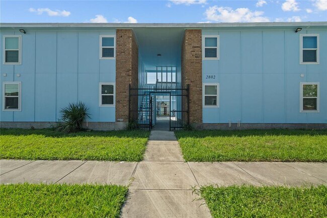 Building Photo - 2802 Sealy Ave