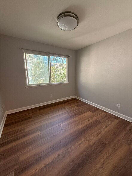 Building Photo - 755 14th Ave