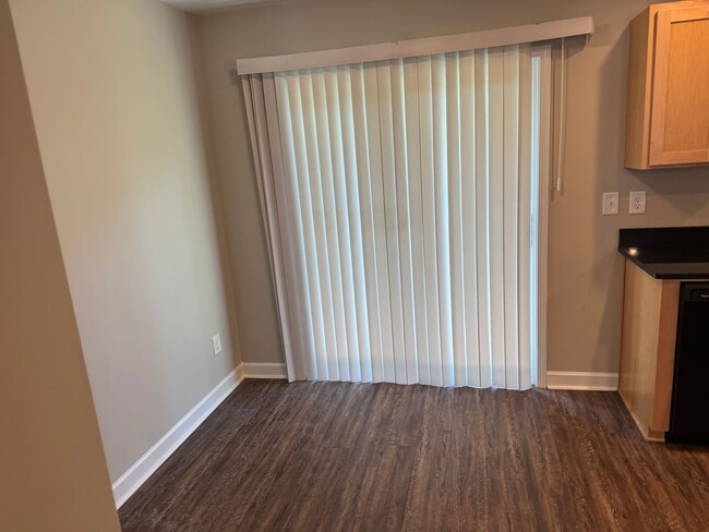 Building Photo - Newer construction townhouse in popular Ka...