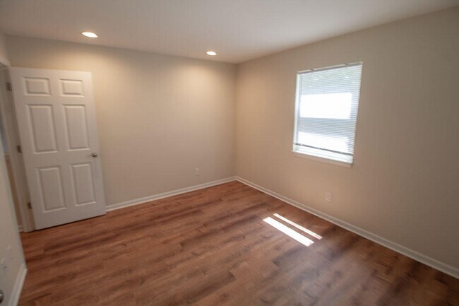 Building Photo - 1902 Mirtle Grove Ct