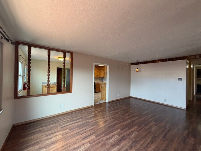 Building Photo - Cozy 4 Bedroom 2 Bathroom Home In The NE!