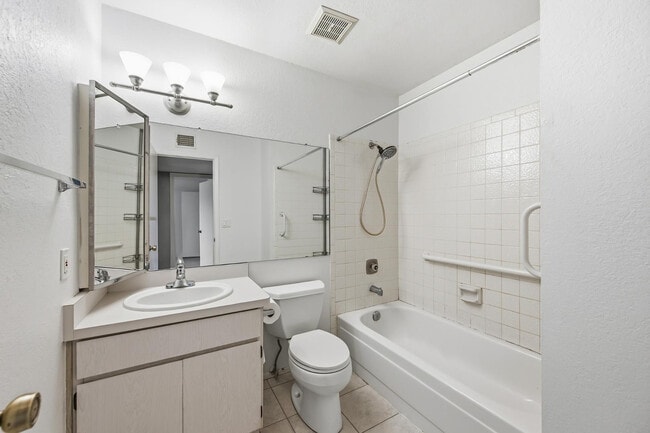 Building Photo - 754 E Eugie Ave