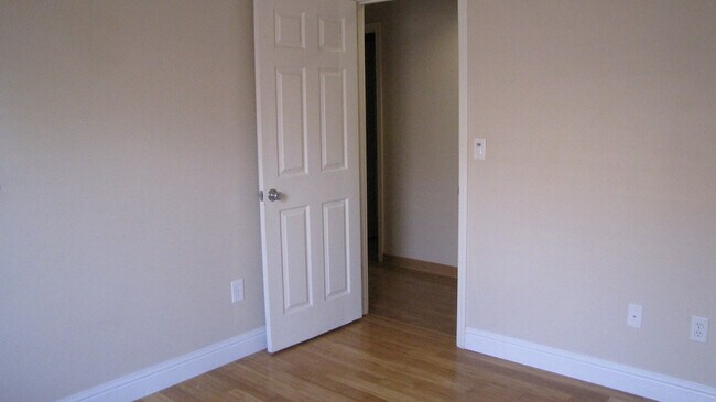 Building Photo - Home for Rent with Solar North Bakersfield